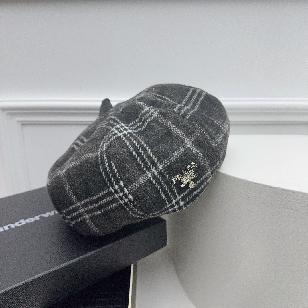 NO:207544,Running volume Prada plaid new style is here, new faces into autumn, high-end sense of bere, versatile hat, straw hat, fisherman hat, baseball hat, hat, prada, espadrilles, hats19860909跑量 Prada格子新款来啦 入秋新面孔 高级感贝雷 百搭帽子草帽渔夫帽棒球帽,帽子,prada,espadrilles,hats,hat