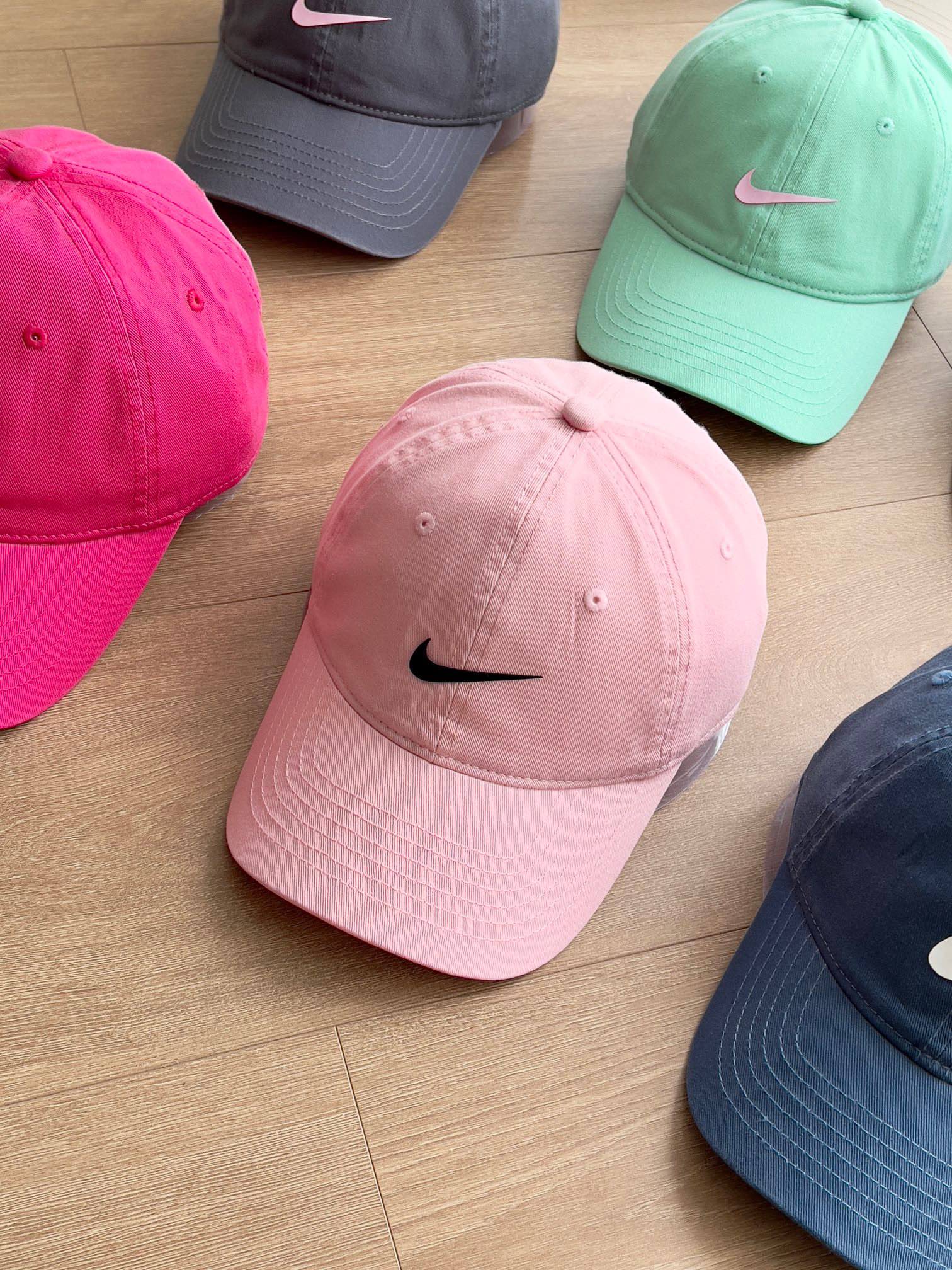 NO:207536,Running volume Nike new baseball hat, a bonus tool for daily commuting matching. Classic plain hat shape is very versatile. The adjustable design is friendly to all head shapes. Hats, straw hats, fisherman hats, baseball hats, hats, espadrilles, hats19860909跑量 Nike新款棒球帽 日常通勤搭配的加分神器 经典素色帽型非常百搭 可调节的设计对各种头型都友好帽子草帽渔夫帽棒球帽,帽子,espadrilles,hats,hat
