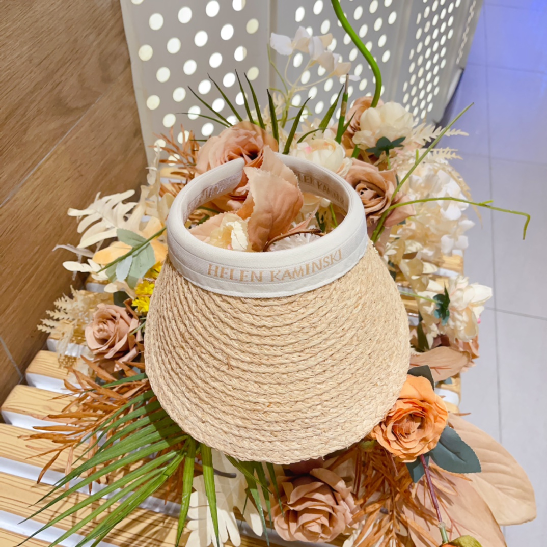 NO:207551,Running volume: Japanese order webbing HELEN headband empty top hat, which was made by countless fashion bloggers and internet celebrities, and the spot stock has not been enough. This hat hardware logo is all original fabric and has no replacement!  The headband is also original, it is very comfortable to wear and it is not a chuck at all!  Because it is a headband type (elastic) without restrictions, it is OK to try it out for a female and a male head. The bag is also OK. The material is a handmade ultra-fine braided, and the grass braid is all A-grade, and it does not cut corners at all!  Those who are interested should hurry up, because the number is really limited, hat, straw hat, fisherman hat, baseball hat, hat, espadrilles, hats19860909跑量 日本订单织带HELEN发箍空顶帽,被无数时尚博主,网红种草的空顶,现货一直不够分,这款帽子五金logo都是原面料,无任何替换！发箍也是原厂的,戴上很舒服,一点都不夹头！因为是发箍式的（有弹力）无限制,找女小头和男大头试了都OK,包包也可以哦材质是手工超细辫定型草辫都是用A级的,一点都不偷工减料！看中的亲们要抓紧下手,因为数量真的有限帽子草帽渔夫帽棒球帽,帽子,espadrilles,hats,hat