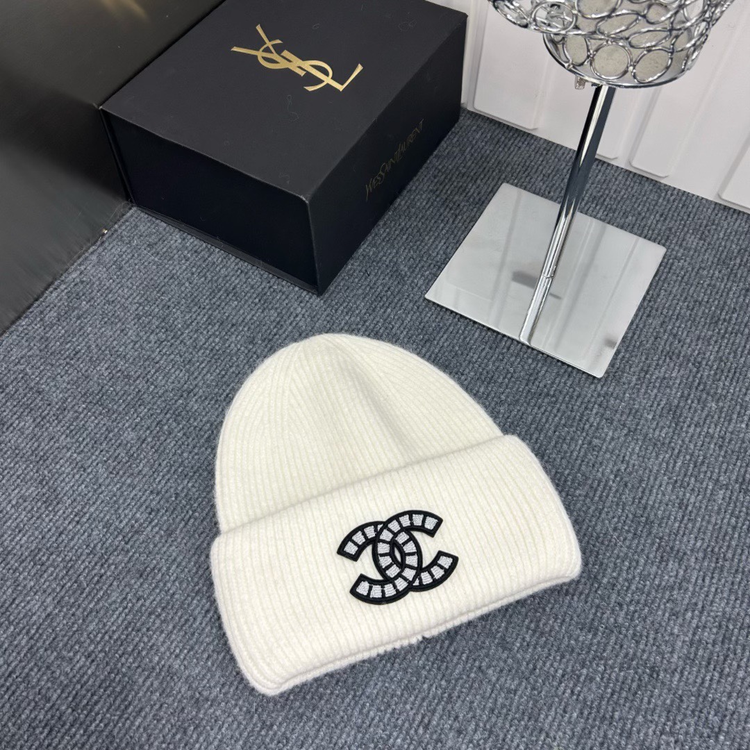 NO:208700,Running volume Chanel Angora rabbit wool knitted thick flip wool hat at the end of the year. The super fairy knitted hat of Angora rabbit wool, the color is very sweet, huge and versatile, not picky in the head shape, and the touch is extremely soft and glutinous. High elastic rabbit wool not deformed hat Straw hat Fisherman's hat Baseball hat, hat, chanel, espadrilles, hats19860909跑量 香奈儿秋冬安哥拉兔毛羊毛针织厚翻边毛线帽 年末重磅高颜值仙女针织帽,超仙的安哥拉兔羊毛, 色系很甜美,巨百搭,不挑头型,手感软糯无比 高弹力兔羊毛不变形帽子草帽渔夫帽棒球帽,帽子,chanel,espadrilles,hats,hat