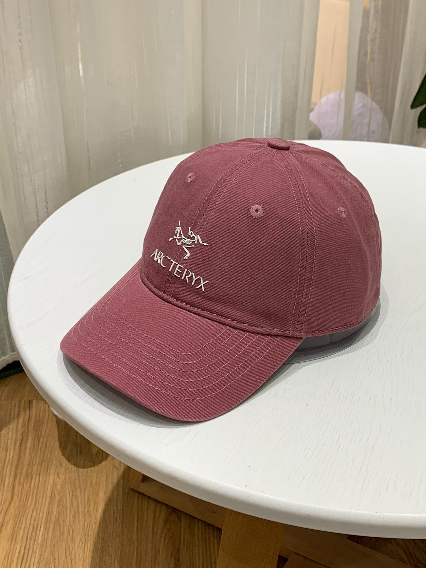 NO:208657,Running volume Archaeopteryx new baseball cap, a bonus tool for daily commuting matching, classic plain hat shape is very versatile, adjustable design is friendly to all head shapes, hat straw hat fisherman hat baseball cap, hat arc'teryx, espadrilles, hats19860909跑量 始祖鸟新款棒球帽 日常通勤搭配的加分神器 经典素色帽型非常百搭 可调节的设计对各种头型都友好帽子草帽渔夫帽棒球帽,帽子arc'teryx,espadrilles,hats,hat