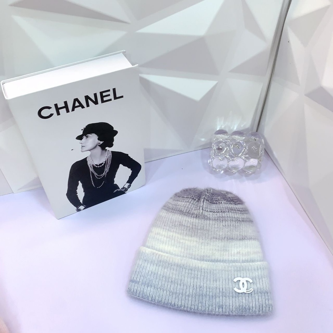 NO:211830,Running volume CHANEL new rainbow warm knitted hat big brand series light luxury hat fisherman hat baseball hat knitted hat, hat, chanel, espadrilles, hats19860909跑量 CHANEL新款彩虹保暖针织帽 大牌系列 轻奢感满满帽子渔夫帽棒球帽针织帽,帽子,chanel,espadrilles,hats,hat