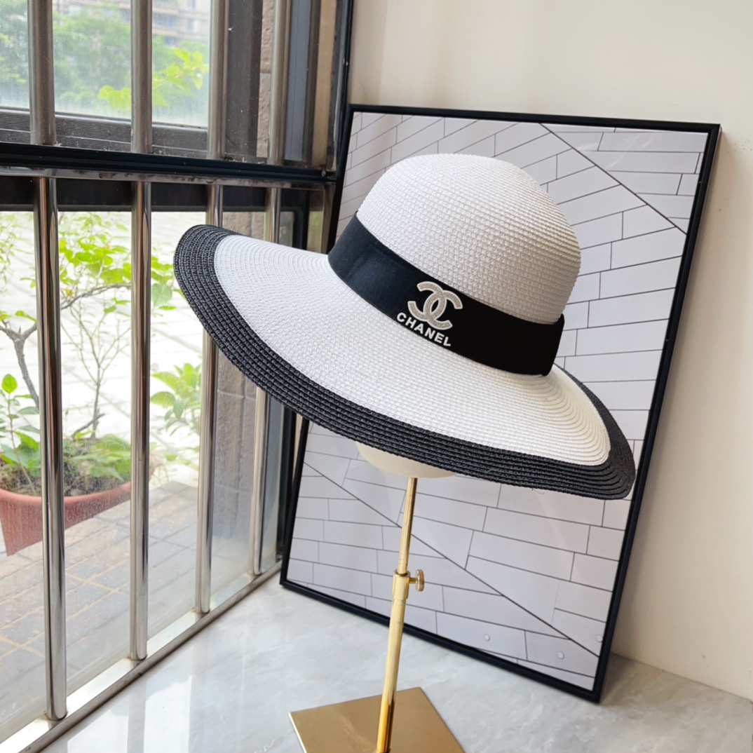 NO:212356,Running volume ch@nel Xiaoxiang new large-brimmed sun protection straw hat. A must-have sun protection item on the street in the hot summer. It is also perfect for appointment at the beach. Breathable cotton hats, fisherman hats, baseball hats, knit hats, hats, espadrilles, hats19860909跑量 ch@nel小香新款大檐遮阳防晒草帽 炎炎夏日出街必备防晒单品, 海边约起也妥妥滴,透气棉四季可佩戴帽子渔夫帽棒球帽针织帽,帽子,espadrilles,hats,hat