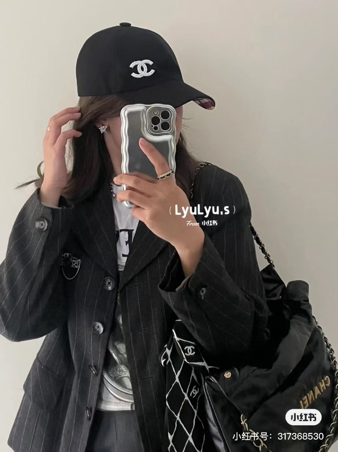 NO:212956,Running quantity Beaded bead logo hat A fisherman's hat A baseball hat can be used to match different outfits and both are suitable for all seasons. The outer layer is 100 cotton. The hat is crisp and comfortable to wear. It is embellished with Swarovski pearl French embroidery and the plaid lining is full of retro and elegant style. Fisherman's hat baseball hat knit hat, hat, espadrilles, hats19860909跑量 珠绣珠子logo帽 一款渔夫帽一款棒球帽可用于搭配不同的着装两款都是四季适用 外层是100棉 帽型挺括佩戴舒适透气 以施华洛珍珠法式刺绣点缀于帽身格纹衬里充满了复古优雅的情调帽子渔夫帽棒球帽针织帽,帽子,espadrilles,hats,hat