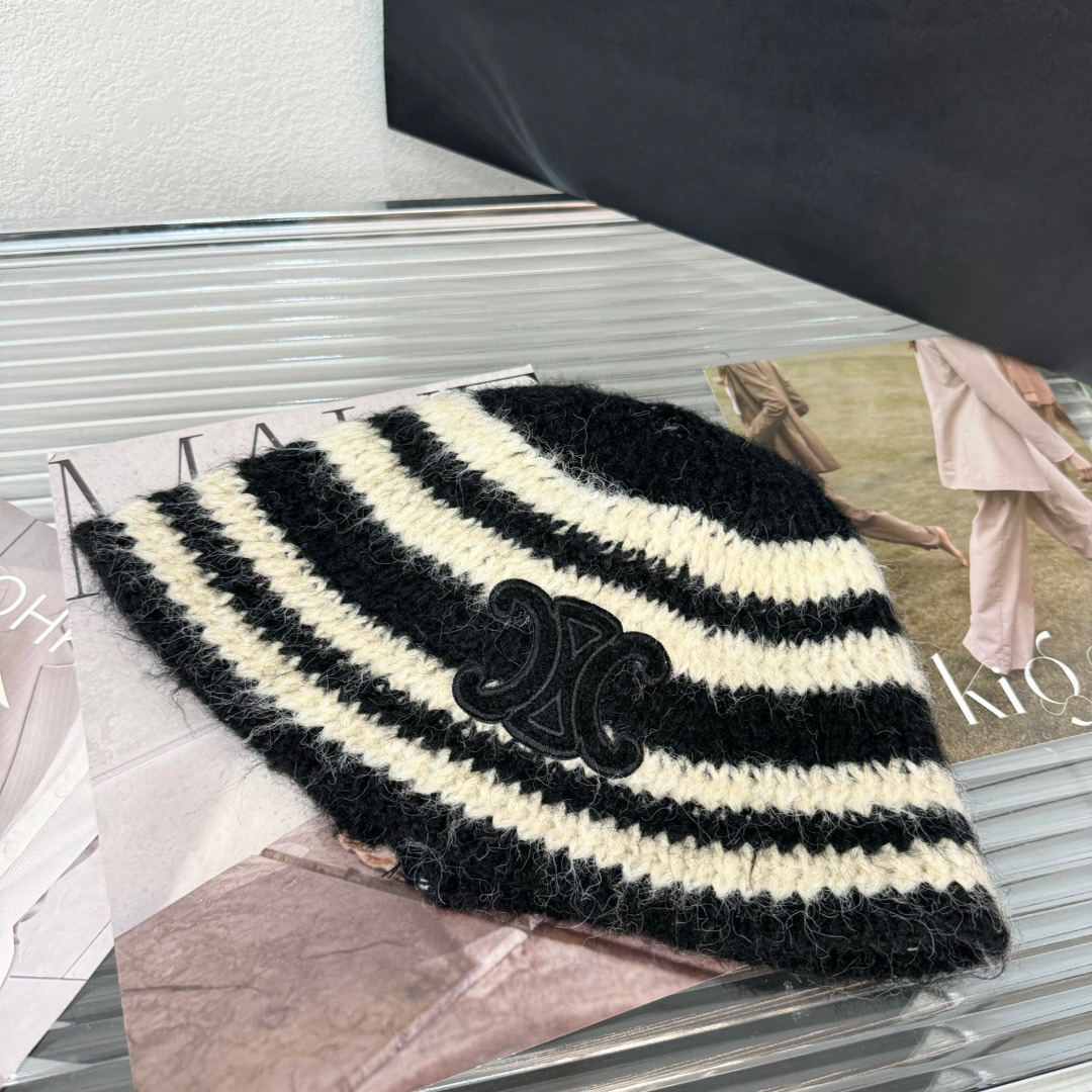 NO:214374,Running meter Celine~Knitted bucket hat Round face star man said it is rare to find a suitable hat!  This bucket hat is in love with knitted breathable fabric, which is also friendly to the sisters who wear their heads. It is gentle and gentle and high-end!  Hat fisherman hat baseball hat knit hat, hat, celine, espadrilles, hats19860909跑量 Celine～针织桶帽 圆脸星人表示找个合适的帽子很难得！ 这款桶帽爱了 针织透气面料 对头围搭的姐妹也很友好 温温柔柔的还很高级！帽子渔夫帽棒球帽针织帽,帽子,celine,espadrilles,hats,hat