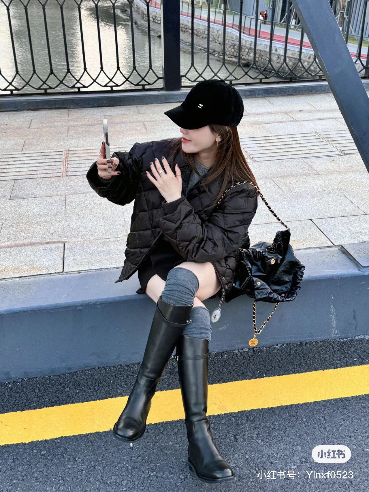 NO:214396,Running CHANEL Chanel fashionable velvet baseball hat Velvet material is very textured, super good feel, fisherman hat Baseball hat Knit hat, hat, chanel, chanel, espadrilles, hats19860909跑量 CHANEL香奈儿洋气丝绒棒球帽 丝绒材质很有质感 手感超好帽子渔夫帽棒球帽针织帽,帽子,chanel,chanel,espadrilles,hats,hat