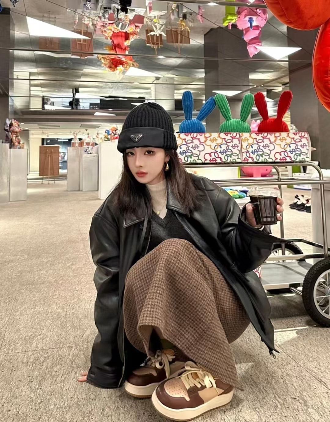 NO:215039,Running volume Prada Prada new Arctic velvet spliced ​​satin knitted wool hat, counter synchronous knitted hat, satin spliced ​​super texture, simple and not monotonous, super colorful, both men and women wear very handsome head circumference: 55-59cm hats, fisherman hats, baseball hats, knitted hats, hats, prada, prada, espadrilles, hats19860909跑量 Prada普拉达新款北极绒拼接缎面针织毛线帽 专柜同步针织帽,缎面拼接超显质感,简约不单调,超多色彩,男女戴都超帅 头围:55-59cm均可帽子渔夫帽棒球帽针织帽,帽子,prada,prada,espadrilles,hats,hat