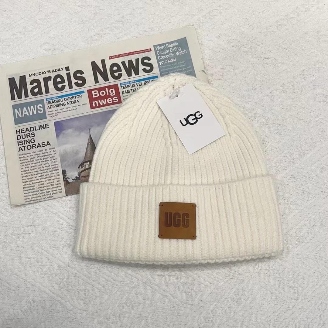 NO:215066,Running volume UGG~ New striped contrasting knitted hat with stylish and personalized stripes, the fabric is very thick, and the comfort is full!  A must-have for concave shape to keep warm!  Head circumference 56-58cm can be used for hats, fisherman's hats, baseball hats, knit hats, hats, espadrilles, hats19860909跑量 UGG～新款条纹撞色针织帽 时尚个性条纹,面料很厚实,舒适度满分！凹造型御寒保暖必备！ 头围56-58cm均可帽子渔夫帽棒球帽针织帽,帽子,espadrilles,hats,hat