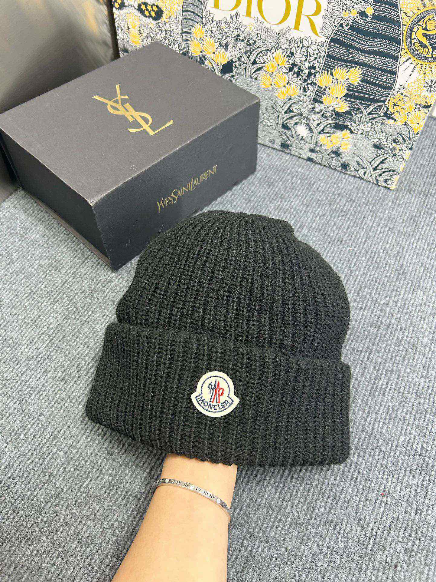 NO:215075,Running volume Moncler's new cold hat knitted hat with Autumn and Winter, super soft and elastic, very warm, and has a wonderful shape!  Hat fisherman hat baseball hat knit hat, hat, christian louboutin, Moncler, espadrilles, hats19860909跑量 Moncler蒙口秋冬新款冷帽针织帽 超级软弹力超级大,非常保暖,凹造型绝了！帽子渔夫帽棒球帽针织帽,帽子,christian louboutin,Moncler,espadrilles,hats,hat