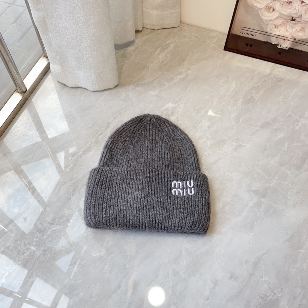 NO:215135,Running volume Miu~knitted embroidered logo wool hat with windbreaker down jacket Fashionable hat Fisherman hat Baseball hat Knit hat, hat, miumiu, espadrilles, jackets & coats, down jacket, hats19860909跑量 Miu～针织刺绣logo毛线帽 搭配风衣羽绒外套 时尚感十足帽子渔夫帽棒球帽针织帽,帽子,miumiu,espadrilles,jackets & coats,down jacket,hats,hat