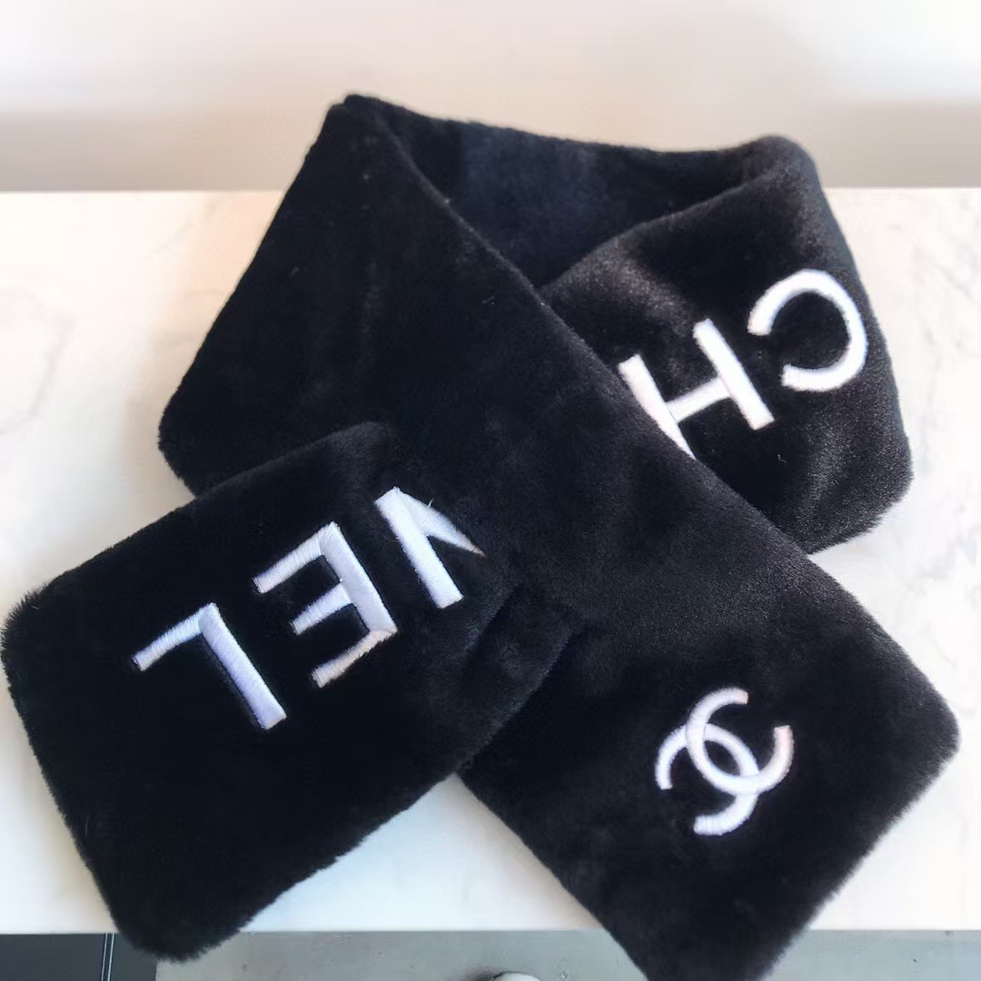 NO:215132,Running chanel~furry scarf black off-white hat fisherman hat baseball hat knit hat, hat, chanel, espadrilles, hats19860909跑量 chane～毛毛围巾 黑色 米白色帽子渔夫帽棒球帽针织帽,帽子,chanel,espadrilles,hats,hat