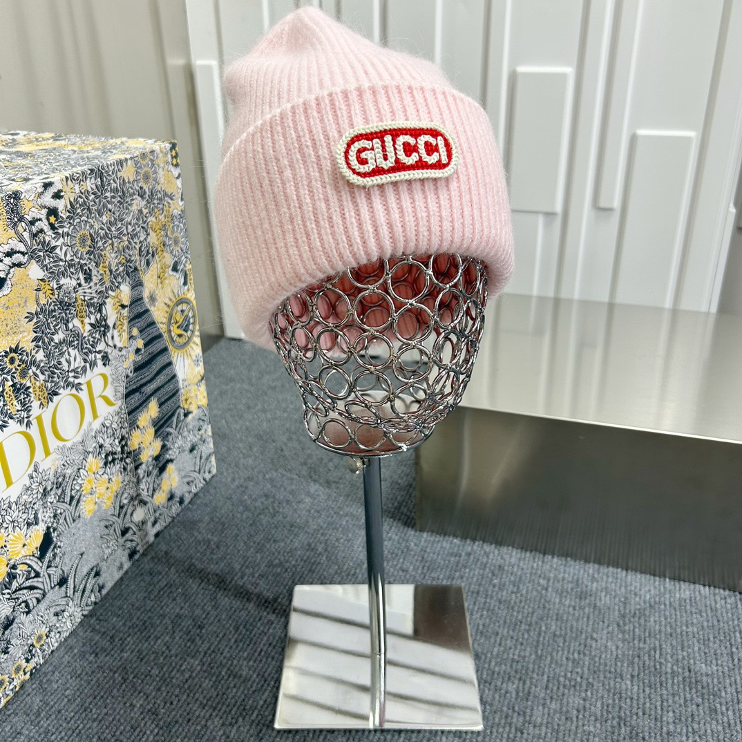 NO:215134,Running volume Gucci ~ Angora rabbit wool knitted thick flip wool hat at autumn and winter. Heavy high-value fairy knitted hat at the end of the year, super fairy Angora rabbit wool, very sweet color, huge and versatile, not picky in head shape, and extremely soft and glutinous. High elastic rabbit wool undeformed hat Fisherman's hat Baseball hat Knitted hat, hat, gucci, espadrilles, hats19860909跑量 Gucci～秋冬安哥拉兔毛羊毛针织厚翻边毛线帽 年末重磅高颜值仙女针织帽,超仙的安哥拉兔羊毛, 色系很甜美,巨百搭,不挑头型,手感软糯无比 高弹力兔羊毛不变形帽子渔夫帽棒球帽针织帽,帽子,gucci,espadrilles,hats,hat