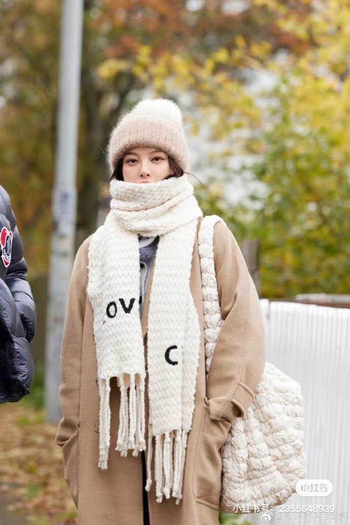 NO:215149,Running CHANEL~Xiaoxiang's new rabbit-wool knitted hat. The double-layer design is more warm and real-wool ball design is super cute. Moreover, this hat has an excellent warmth effect, making you beautiful in the cold winter!  Korean style ~ very suitable for women who love beauty!  Hat fisherman hat baseball hat knit hat, hat, chanel, espadrilles, hats19860909跑量 CHANEL～小香新款兔毛针织帽 双层设计更保暖真毛球设计超级可爱,而且这款帽子有着出色的保暖效果,让你在寒冷的冬天也能美美哒！韩系风～非常适合爱美的女性！帽子渔夫帽棒球帽针织帽,帽子,chanel,espadrilles,hats,hat