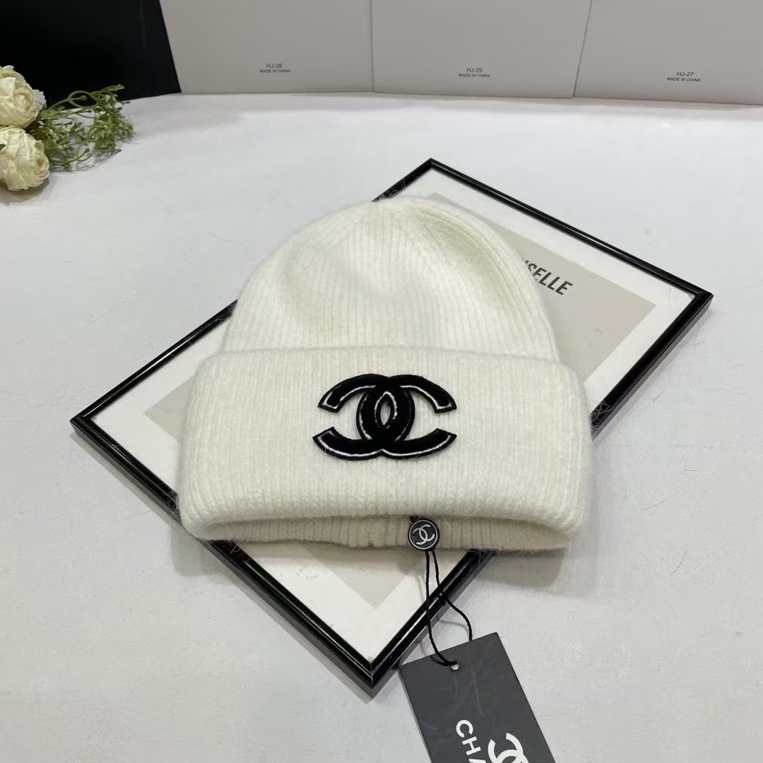 NO:215451,Running CHANEL ~ Angora rabbit wool knitted thick flip wool hat at autumn and winter. Heavy high-value fairy knitted hat at the end of the year, super fairy Angora rabbit wool, very sweet color, huge and versatile, not picky in head shape, and extremely soft and glutinous. High elastic rabbit wool not deformed hat Fisherman's hat Baseball hat Knitted hat, hat, chanel, espadrilles, hats19860909跑量 CHANEL～秋冬安哥拉兔毛羊毛针织厚翻边毛线帽 年末重磅高颜值仙女针织帽,超仙的安哥拉兔羊毛, 色系很甜美,巨百搭,不挑头型,手感软糯无比 高弹力兔羊毛不变形帽子渔夫帽棒球帽针织帽,帽子,chanel,espadrilles,hats,hat