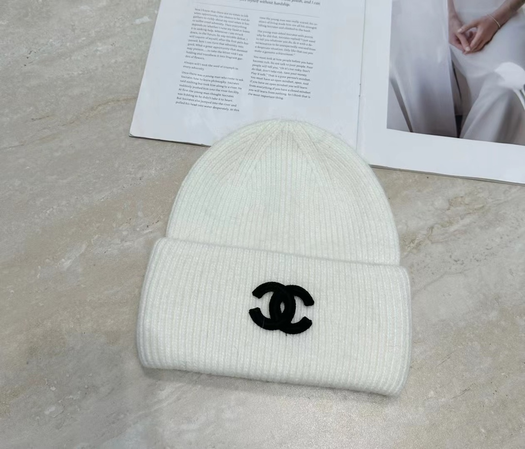 NO:215460,Running Chanel~Angola rabbit wool knitted thick flip wool hat at autumn and winter. Heavy high-value fairy knitted hat at the end of the year. The super fairy Angola rabbit wool is very sweet in color, huge and versatile, not picky in head shape, and the touch is extremely soft and glutinous. High elastic rabbit wool not deformed hat Fisherman's hat Baseball hat Knitted hat, hat, chanel, espadrilles, hats19860909跑量 Chanel～秋冬安哥拉兔毛羊毛针织厚翻边毛线帽 年末重磅高颜值仙女针织帽,超仙的安哥拉兔羊毛, 色系很甜美,巨百搭,不挑头型,手感软糯无比 高弹力兔羊毛不变形帽子渔夫帽棒球帽针织帽,帽子,chanel,espadrilles,hats,hat
