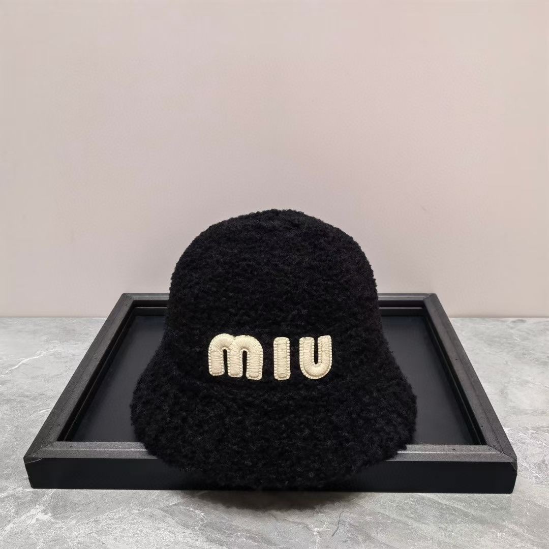 NO:215472,Running volume MiuMiu~Lamb wool fisherman hat Small bucket hat Super A hat type, small Teddy roll super cute, current fashion lamb wool fabric, combined with knitted lamb wool merge, high-value fashion single hat Fisherman hat Baseball hat Knitted hat, hat, miumiu, espadrilles, hats19860909跑量 MiuMiu～羊羔毛渔夫帽 小桶帽超A帽型,小泰迪卷超可人, 当下时尚羔毛面料,结合针织羔毛合并, 高颜值时尚单品帽子渔夫帽棒球帽针织帽,帽子,miumiu,espadrilles,hats,hat