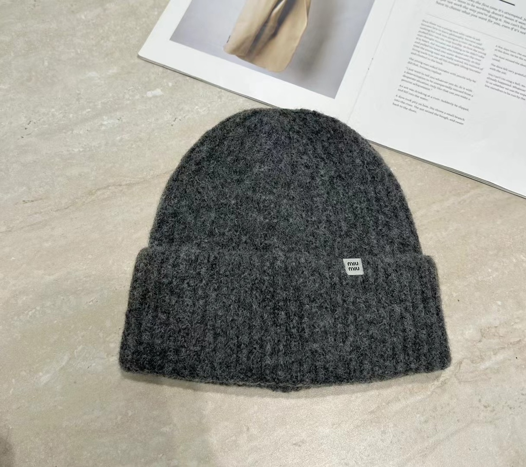 NO:215480,Running volume MiuMiu~New knitted hats Simple but not lacking in style, easy to match every winter outfit, solid color versatile couple hats, fisherman hats, baseball hats, knitted hats, hats, miumiu, espadrilles, hats19860909跑量 MiuMiu～新款针织帽 简约而不失格调,轻松搭配你的每一件冬装,纯色百搭情侣帽帽子渔夫帽棒球帽针织帽,帽子,miumiu,espadrilles,hats,hat