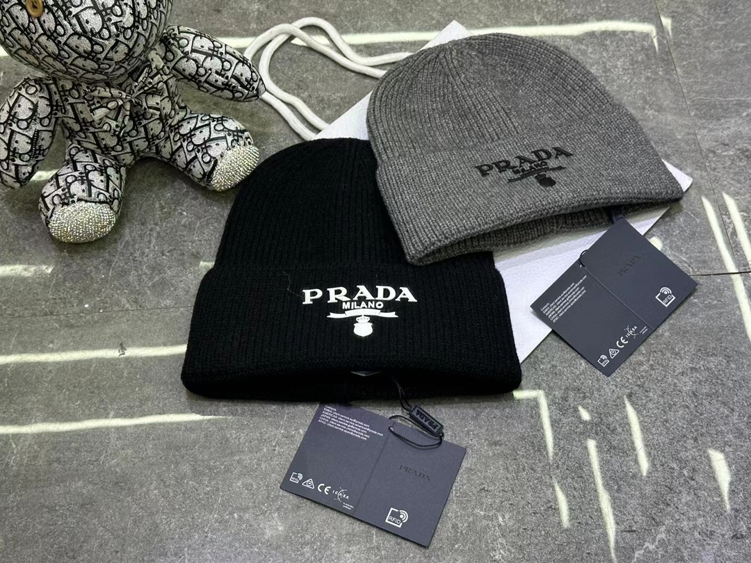 NO:215487,Running volume Prada~New knitted hat Simple but not lacking in style, easy to match every winter outfit, solid color versatile couple hat hat fisherman hat baseball hat knit hat, hat, prada, espadrilles, hats19860909跑量 Prada～新款针织帽 简约而不失格调,轻松搭配你的每一件冬装,纯色百搭情侣帽帽子渔夫帽棒球帽针织帽,帽子,prada,espadrilles,hats,hat
