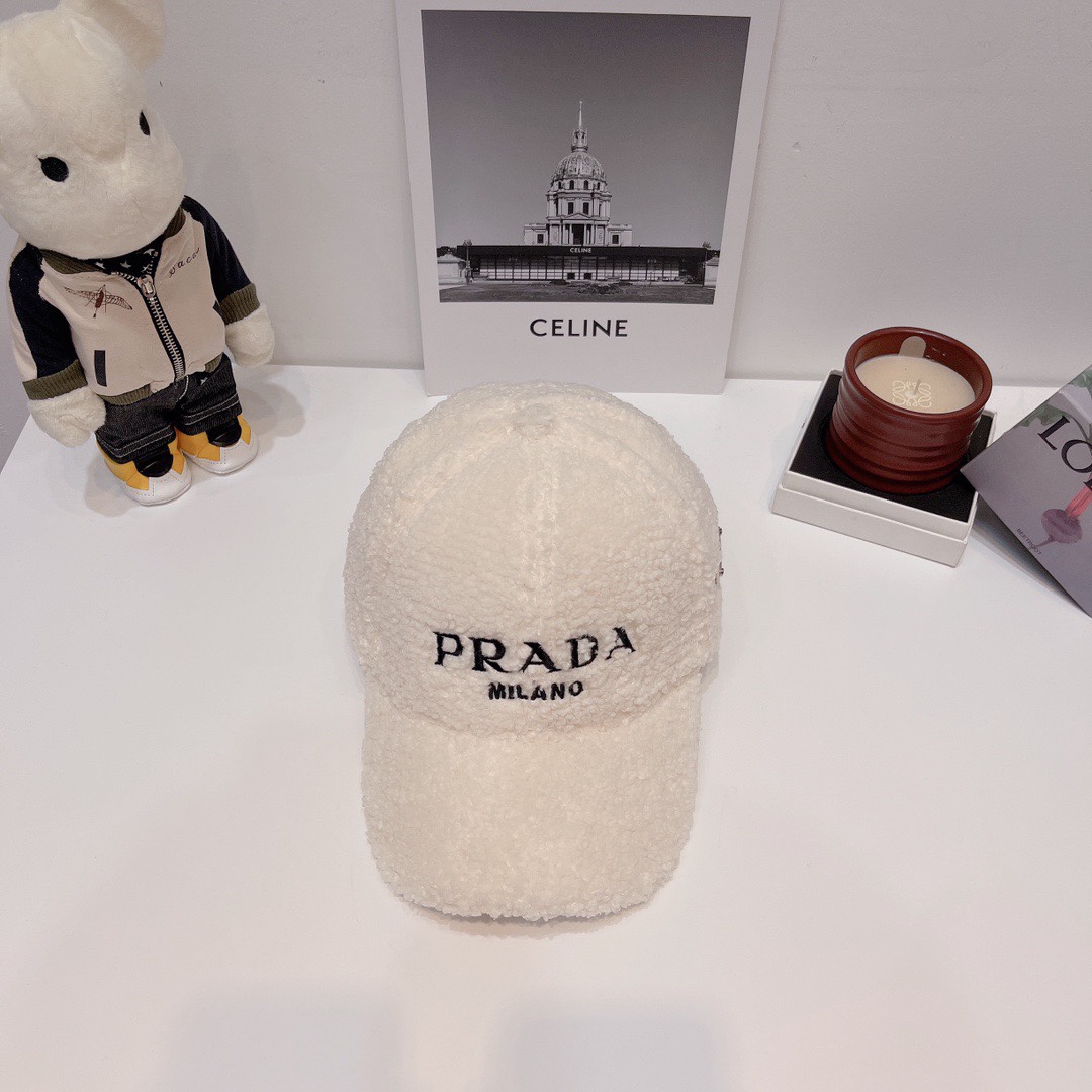 NO:215497,Running volume Pr@da Prada's new lamb fur baseball cap~ It is a super perfect interpretation of sweet and cool style. I love it so much. It's sexy and handsome on the head. Both are online!  No girl rejected the fluffy item. Hat fisherman hat baseball hat knit hat, hat, prada, espadrilles, hats19860909跑量 Pr@da 普拉达新款羊羔毛棒球帽～ 完全是超级完美的诠释了甜酷风 简直太爱了 上头性感又帅气 双双在线！ 没有哪个女孩子拒绝的了毛绒绒的单品哦帽子渔夫帽棒球帽针织帽,帽子,prada,espadrilles,hats,hat