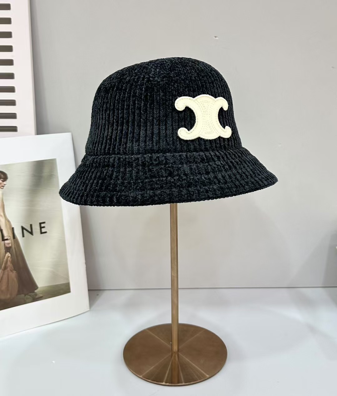 NO:215500,Running volume Celine~New Chenil Bay Fisherman's Hat in autumn and winter, new craftsmanship fabric, super good feel, and the barrel hat shape covers the face!  The hat is very well-behaved and very styling, and can be worn all year round. Material: polyester fiber Head circumference: 57cm adjustable hat Fisherman's hat Baseball hat Knitted hat, hat, celine, espadrilles, hats19860909跑量 Celine～秋冬新款雪尼尔贝渔夫帽 新工艺面料,手感超级好,桶帽型巨遮脸！ 帽型很乖很好凹造型,一年四季都可以戴 材质:聚酯纤维 头围:57cm可调节帽子渔夫帽棒球帽针织帽,帽子,celine,espadrilles,hats,hat