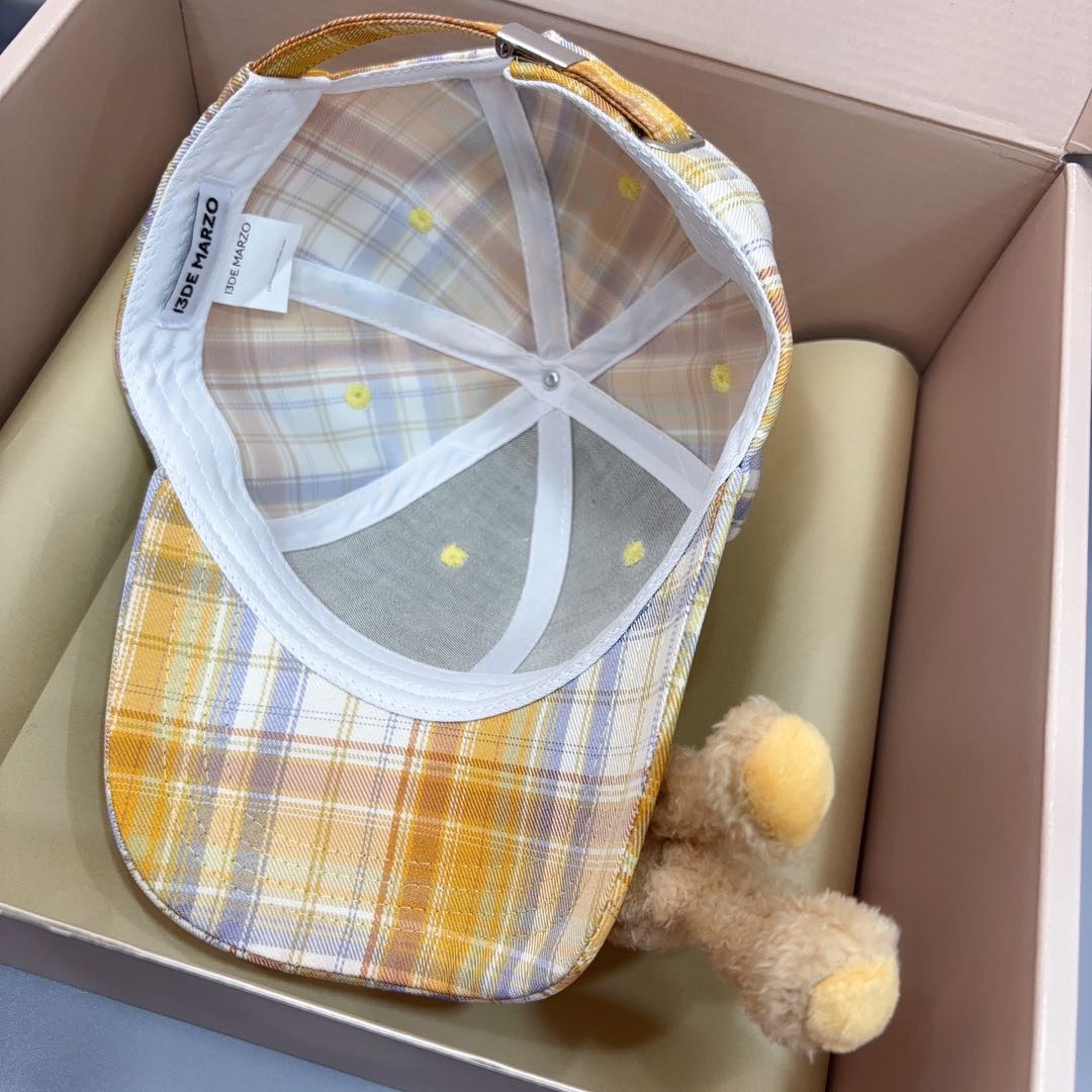 Cub Head Confused About Cute Hat on March 13th. - 图片 6