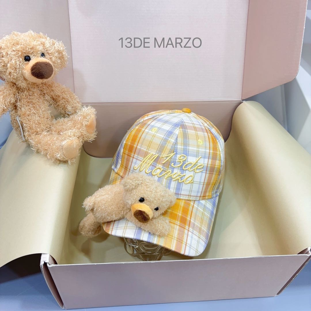 Cub Head Confused About Cute Hat on March 13th. - 图片 2