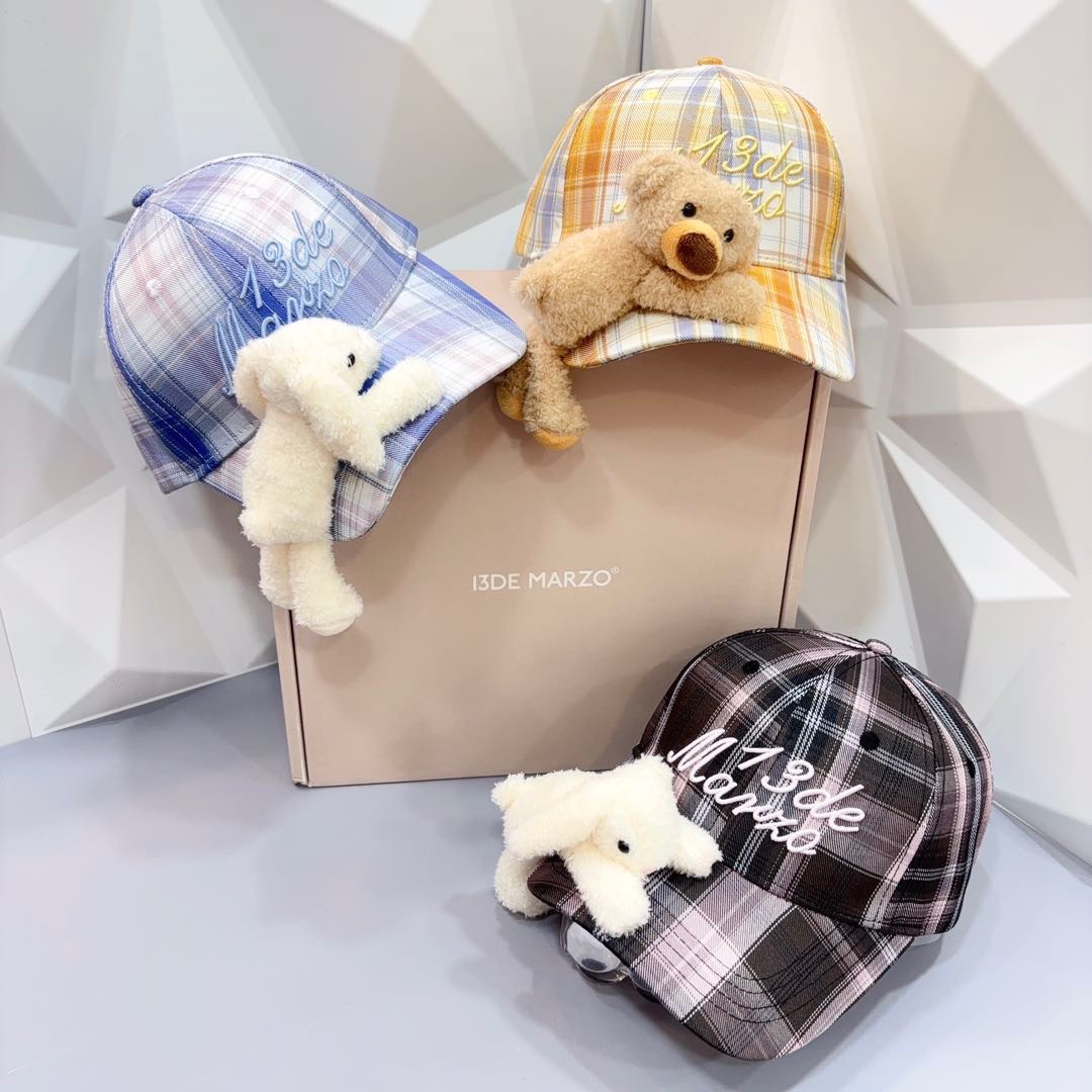 Cub Head Confused About Cute Hat on March 13th. - 图片 8
