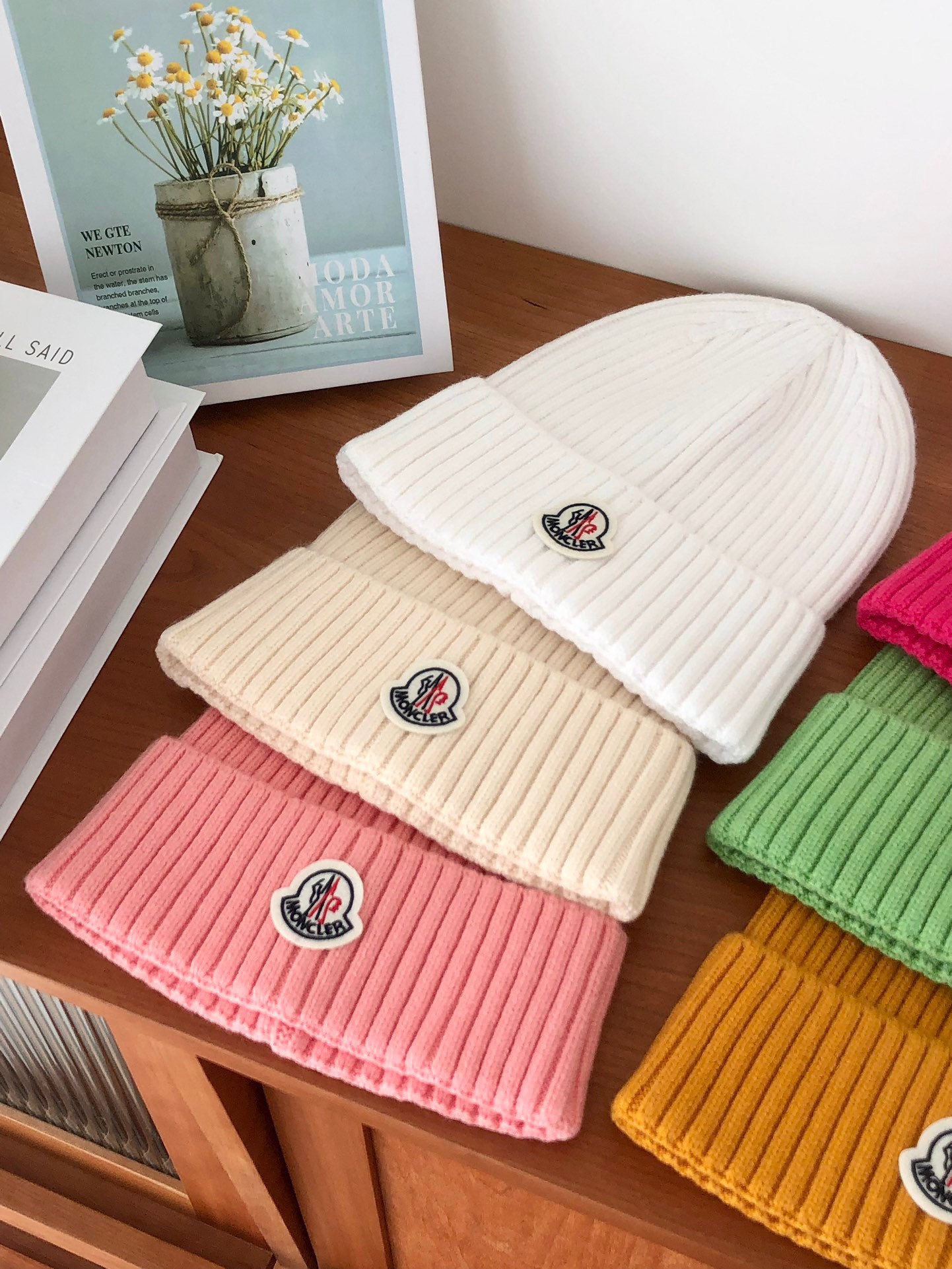 NO:215910,Running volume Moncler masked new knit hat simple without losing style, easy to match every winter outfit, solid color versatile couple hat hat fisherman hat baseball hat knit hat, hat, christian louboutin, Moncler, espadrilles, hats19860909跑量 Moncler蒙口新款针织帽 简约而不失格调,轻松搭配你的每一件冬装,纯色百搭情侣帽帽子渔夫帽棒球帽针织帽,帽子,christian louboutin,Moncler,espadrilles,hats,hat