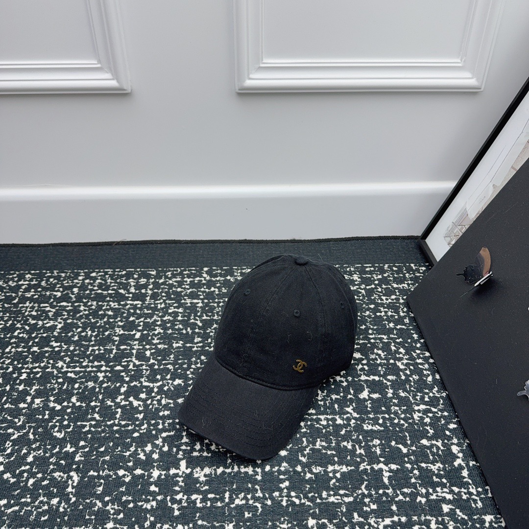 NO:215846,Running volume CHANEL~New Wash Baseball Cap Sweet and Cool Baseball Cap~Fashionable Essence!  Soft top casual hat type, comfortable and soft, with twill cotton fabric, which is both a non-faced artifact and the finishing touch of outfits!  Hat fisherman hat baseball hat knit hat, hat, chanel, espadrilles, hats19860909跑量 CHANEL～新款洗水棒球帽 甜酷棒球帽~时髦精必备款！ 软顶休闲帽型 舒适柔软 采用斜纹棉质面料 既是素颜神器又是穿搭的点睛之笔！帽子渔夫帽棒球帽针织帽,帽子,chanel,espadrilles,hats,hat