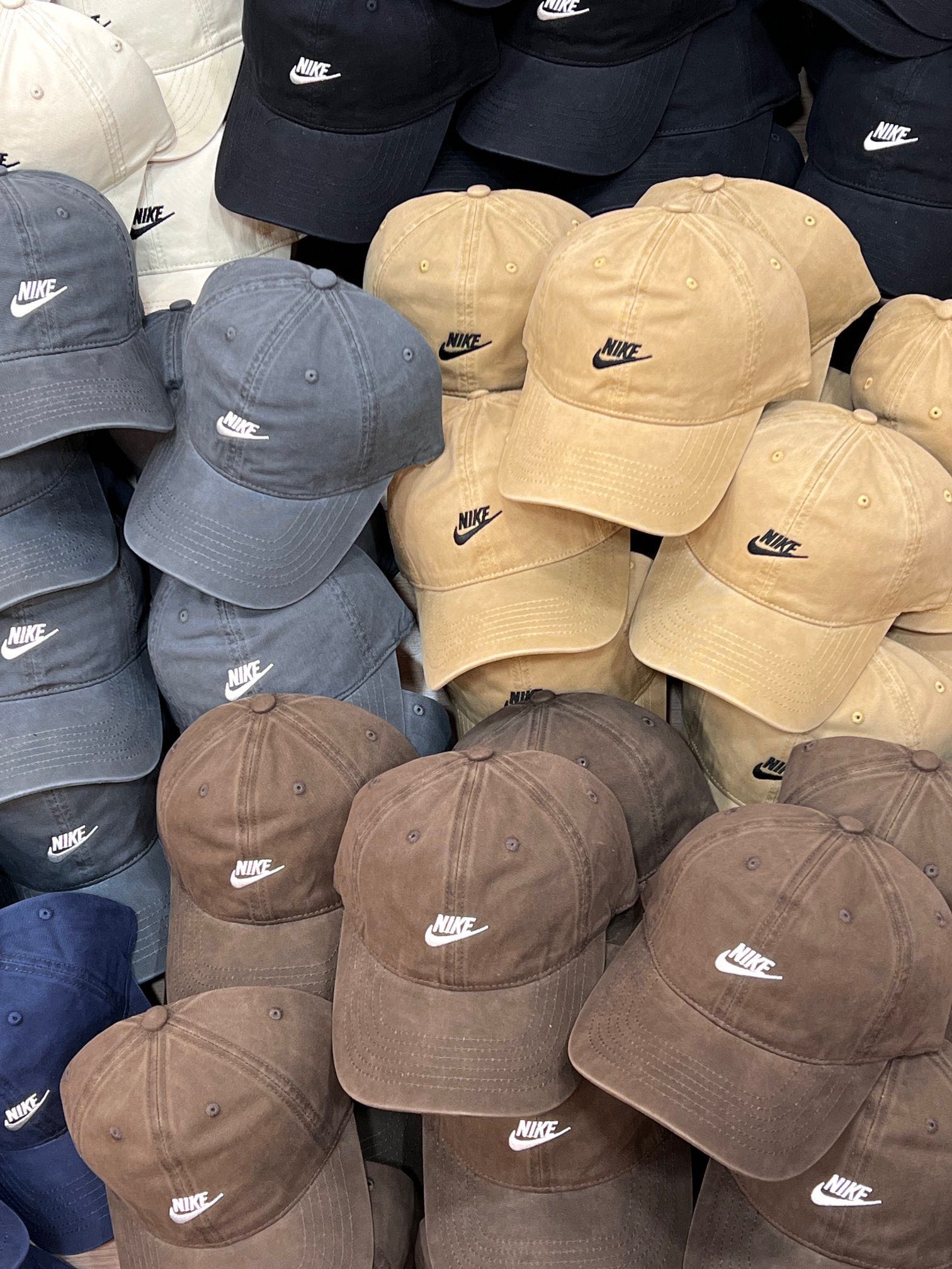 NO:216667,Running volume Nike new baseball hat, a bonus tool for daily commuting matching, classic plain hat shape is very versatile, adjustable design is friendly to all head shapes, hats, fisherman hats, baseball hats, knit hats, hats, espadrilles, hats19860909跑量 Nike新款棒球帽 日常通勤搭配的加分神器 经典素色帽型非常百搭 可调节的设计对各种头型都友好帽子渔夫帽棒球帽针织帽,帽子,espadrilles,hats,hat