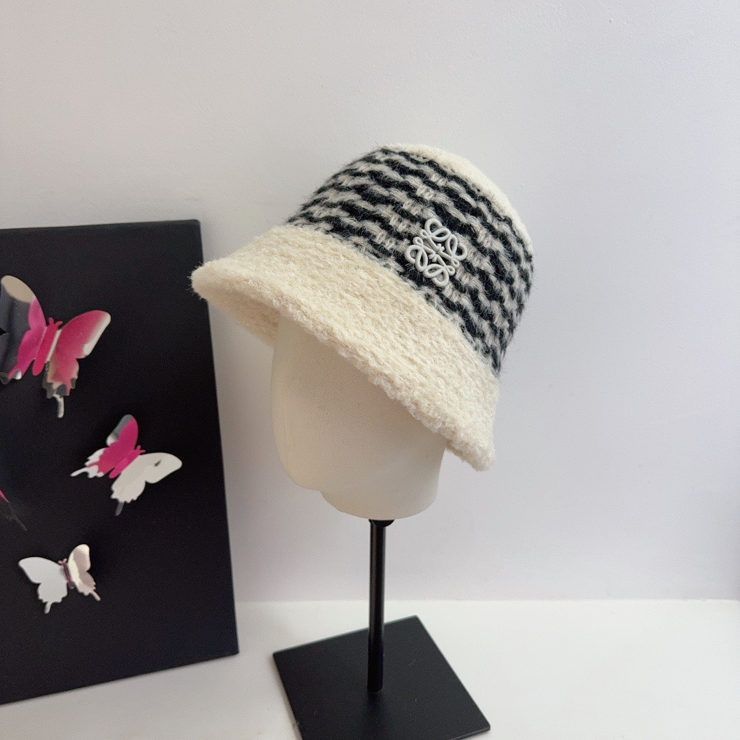 Loewe Striped Bucket Hat - Stylish & Breathable Design for Women 3 i1733500317 1140 8