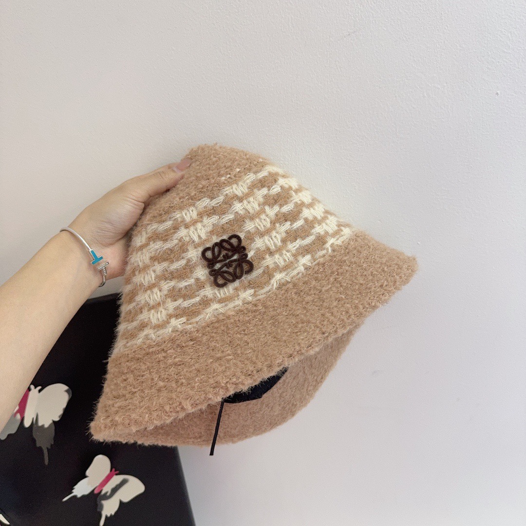 Loewe Striped Bucket Hat - Stylish & Breathable Design for Women 7 i1733500317 2377 3