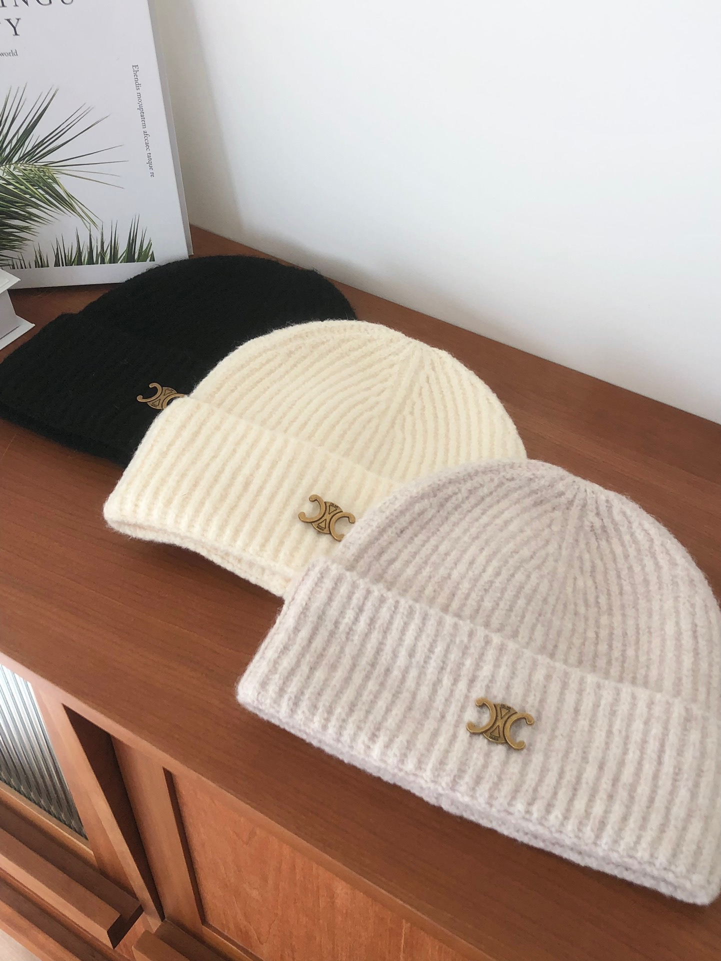 NO:217567,Running volume C Family Arc de Triomphe autumn and winter new cold hat knit hat is super soft and elastic, very warm, and has a wonderful shape!  Hat fisherman hat baseball hat knit hat, hat, chanel, espadrilles, hats19860909跑量 C家凯旋门秋冬新款冷帽针织帽 超级软弹力超级大,非常保暖,凹造型绝了！帽子渔夫帽棒球帽针织帽,帽子,chanel,espadrilles,hats,hat