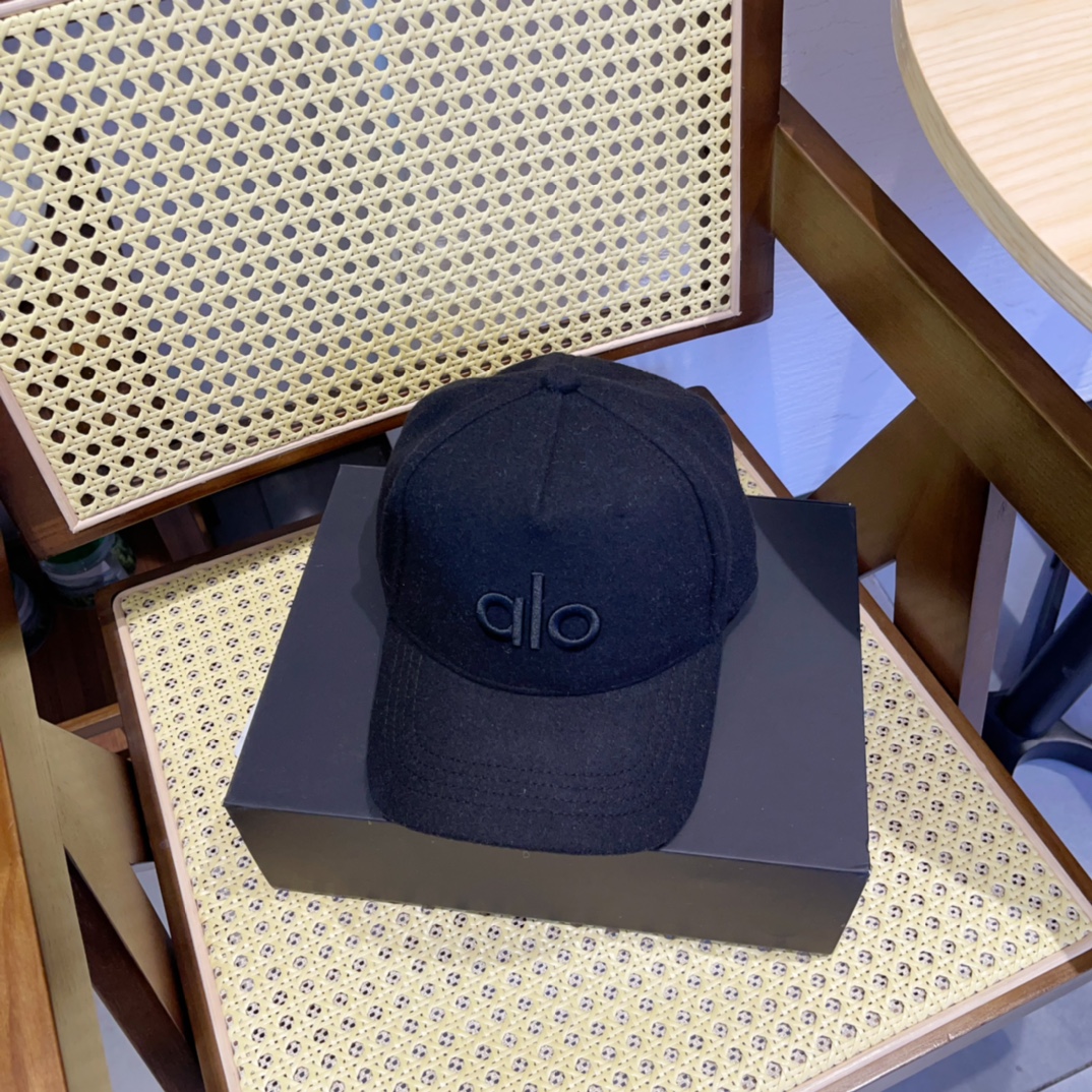 NO:218341,Running alo autumn and winter new wool baseball cap, new personality logo, the hat shape is very good, the fabric is very good, the airport street photography is essential, the same style as men and women!  Material: Wool Head Circle: 56-58 All Can Be Cap Fisherman's Hat Baseball Hat Knitted Hats, Hats, Espadrilles, Hats19860909跑量 alo秋冬新款羊毛呢棒球帽 个性新标志 帽型特别好,面料是很赞, 机场街拍必备,男女同款！ 材质:羊毛呢 头围:56-58均可帽子渔夫帽棒球帽针织帽,帽子,espadrilles,hats,hat