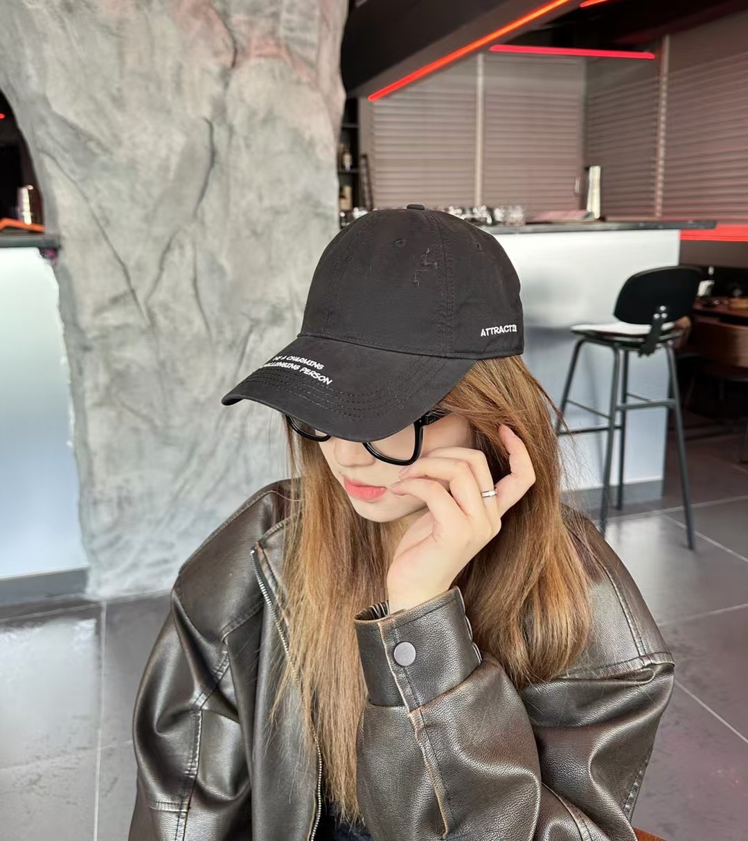 NO:218384,Running volume, new trendy baseball hats, bonus tool for daily commuting matching, classic plain hats are very versatile, adjustable design is friendly to all head shapes, hats, fisherman hats, baseball hats, knit hats, hats, espadrilles, hats19860909跑量 潮牌新款棒球帽 日常通勤搭配的加分神器 经典素色帽型非常百搭 可调节的设计对各种头型都友好帽子渔夫帽棒球帽针织帽,帽子,espadrilles,hats,hat