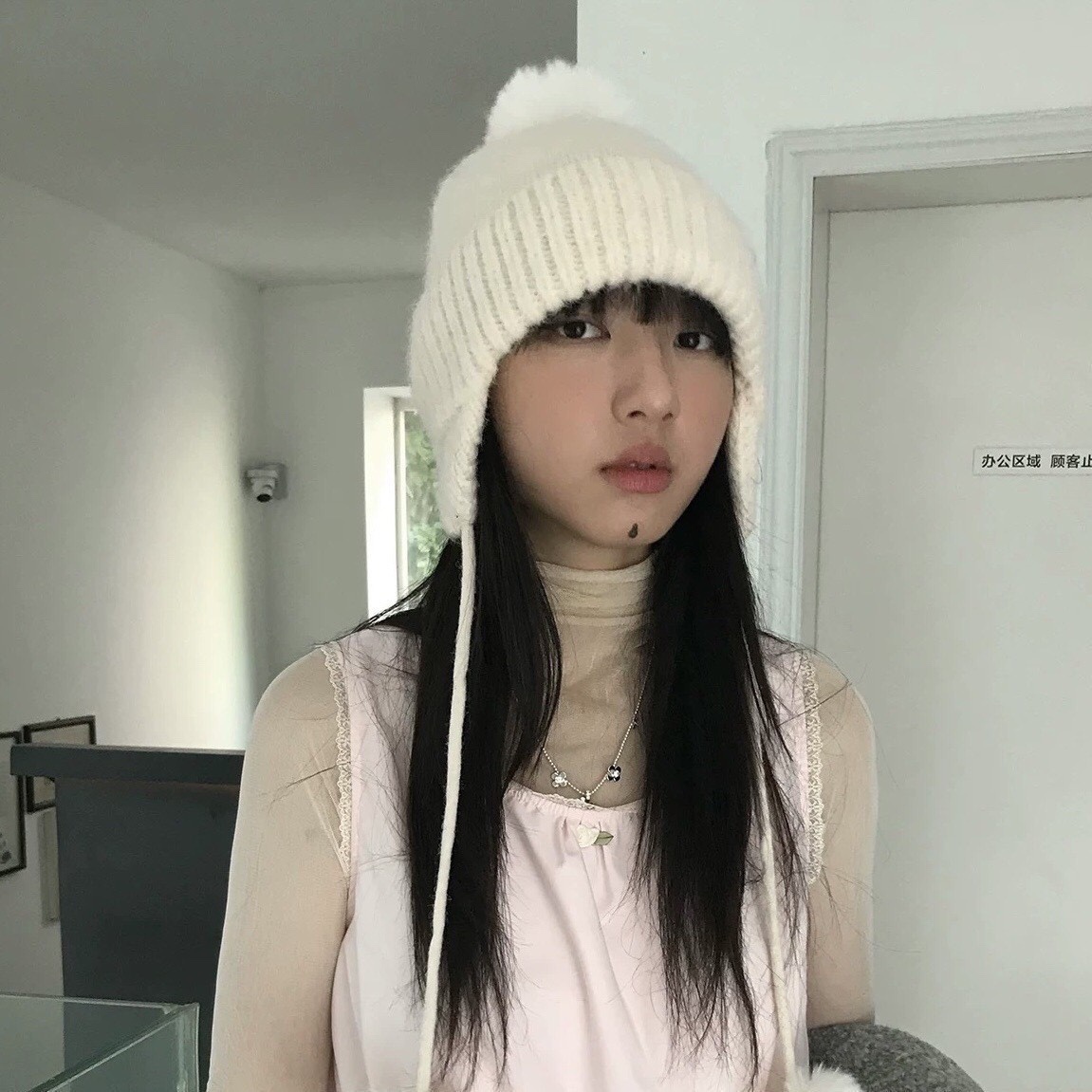 NO:219591,Running volume artificial wool ball soft glutinous knitted ear protection hat 24 autumn and winter new style cold-proof and warm black white brown gray hat fisherman hat baseball hat knit hat, hat, espadrilles,hats19860909跑量 人造毛球软糯针织护耳帽 24秋冬新款防寒保暖 黑色 白色 咖色 灰色帽子渔夫帽棒球帽针织帽,帽子,espadrilles,hats,hat