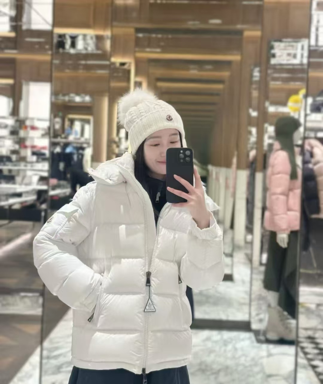 NO:220045,Running volume is high!  !  !  MONCLER high-quality fox wool ball knit rabbit wool wool hat, a super classic and outdated autumn and winter cold hat. A must-have for young ladies who know goods. There are many versions of the hat-type quality market. Only this one has always stood firm, the top is really good-looking, the hat body does not cut corners at all, 30 rabbit wool 70 wool, the texture is good!  Don’t be greedy for cheap prices. If you can’t get this product for dozens of dollars, I really recommend it!  Hat fisherman hat baseball hat knit hat, hat, christian louboutin, Moncler, espadrilles, hats19860909跑量 高版本！！！ 蒙口MONCLER高品质狐狸毛球针织兔羊毛毛线帽 超经典不过时的一款秋冬冷帽 懂货的小姐姐必入款,帽型质量市场都有超多版本 唯有这款一直屹立不倒,上头真心好看,帽身一点都不偷工减料,30兔毛70羊毛,质感嘎嘎的好！不要贪便宜,几十块的你拿不到这个货,真心推荐！帽子渔夫帽棒球帽针织帽,帽子,christian louboutin,Moncler,espadrilles,hats,hat