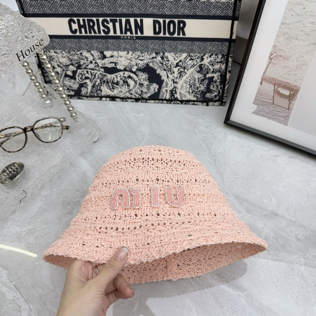 NO:220542,Running volume MiuMiu~New spring and summer baseball cap Light luxury fashion sense full~Hat Fisherman's hat Baseball cap Knitted hat, hat, miumiu, espadrilles, hats19860909跑量 MiuMiu～春夏新款棒球帽 轻奢时尚感拉满～帽子渔夫帽棒球帽针织帽,帽子,miumiu,espadrilles,hats,hat