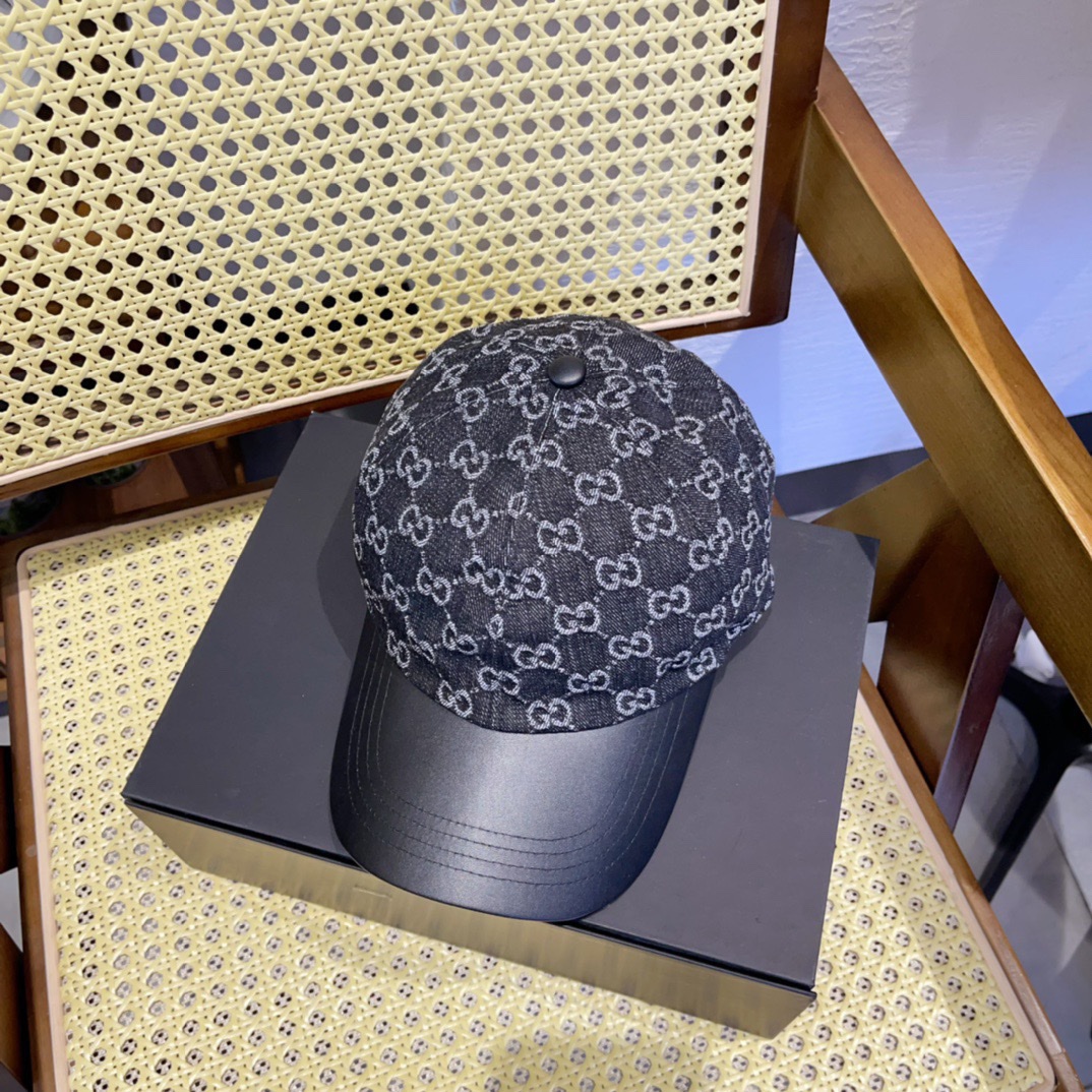 NO:220558,Running volume replica version!  Gucc ~ Official website baseball cap has a very special design, classic old-fashioned patchwork leather, instantly increasing the sense of high-end a hundred times!  The hat is not thick and can be worn all year round, and it is very practical!  It can be worn by men and women, and the head circumference can be worn up to 60cm!  It's simply a benefit for the big-headed people!  The reason for the high price is that each part is exclusively customized and there is no reproduction in the market!  Hat fisherman hat baseball hat knit hat, hat, gucci, espadrilles, hats19860909跑量 复刻版！ Gucc～官网款棒球帽 很特别的设计,经典老花拼接皮革,高级感瞬间提高百倍！帽子不厚一年四季都可以戴,实用性非常强！男女可戴,头围最大可戴到60cm！简直是大头星人的福利！之所以价高是因为每一部分都是独家定制,市场无复刻！帽子渔夫帽棒球帽针织帽,帽子,gucci,espadrilles,hats,hat