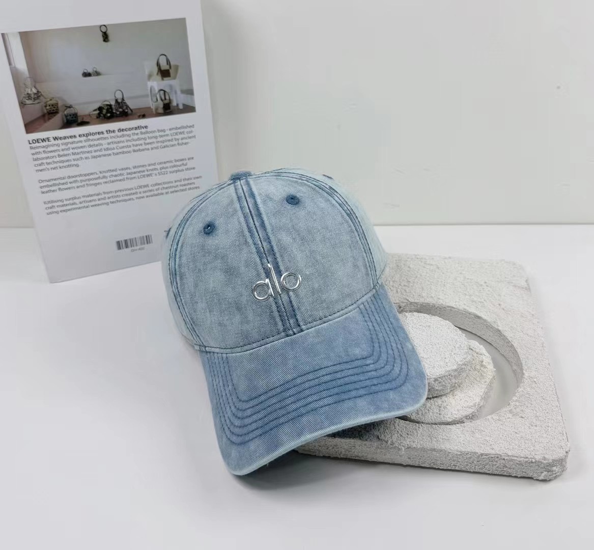 “Stylish 2025 Baseball Cap: Easy to Match for Casual or Sports Outfits” - 图片 5