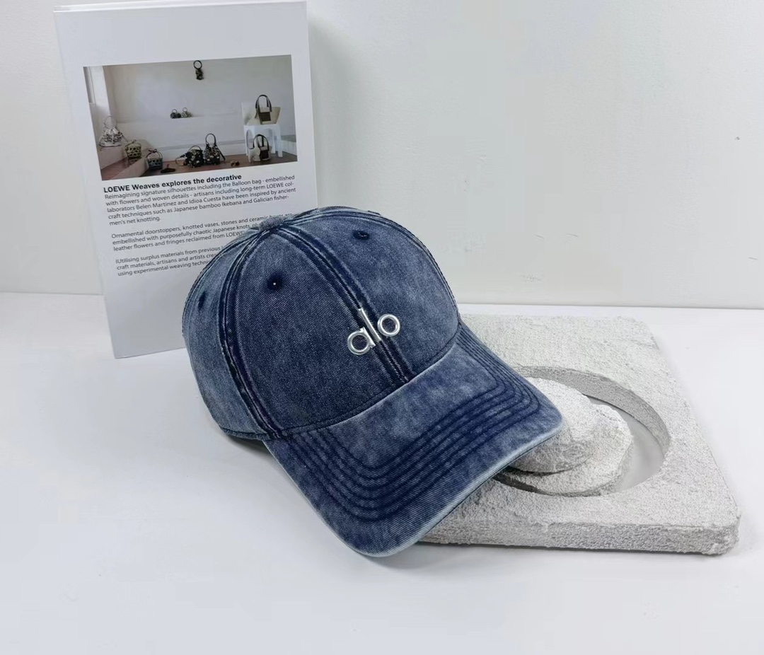 “Stylish 2025 Baseball Cap: Easy to Match for Casual or Sports Outfits” - 图片 1