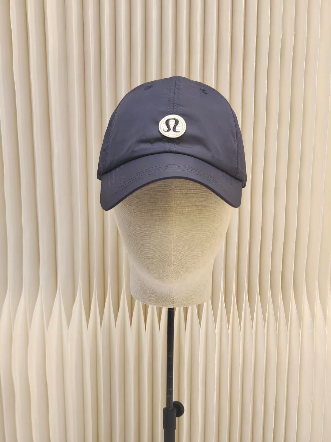 “LuLulem Dry Baseball Cap: Lightweight Design for Summer Comfort” - 图片 3