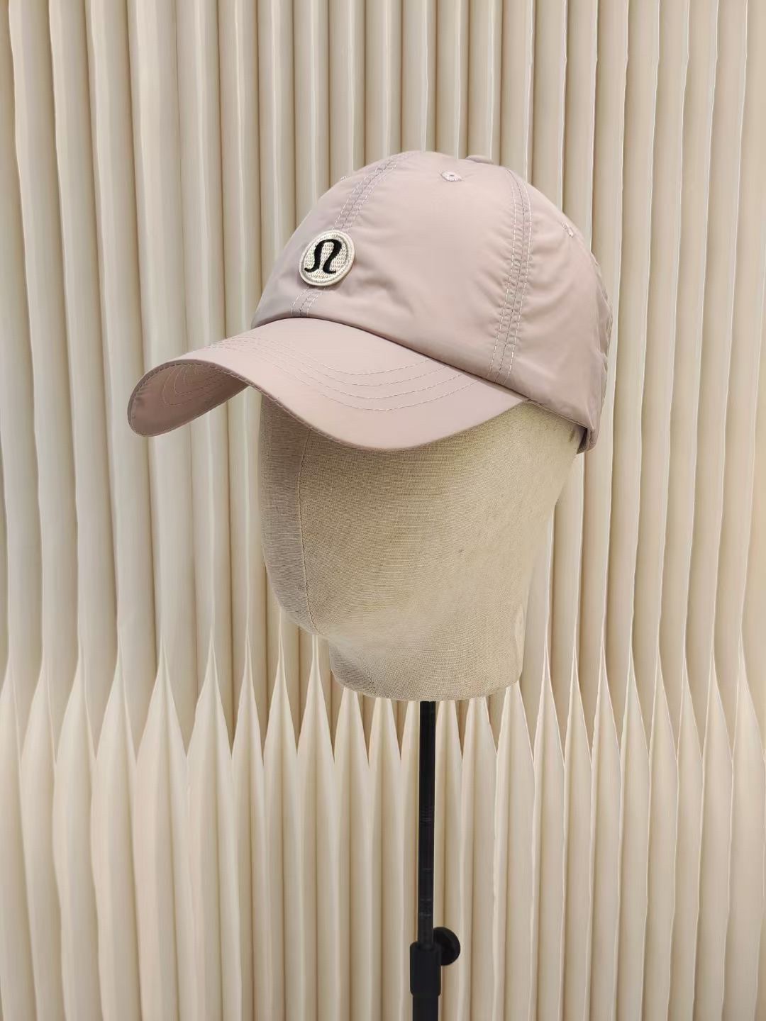 “LuLulem Dry Baseball Cap: Lightweight Design for Summer Comfort”