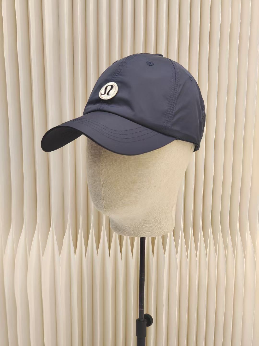 “LuLulem Dry Baseball Cap: Lightweight Design for Summer Comfort” - 图片 2