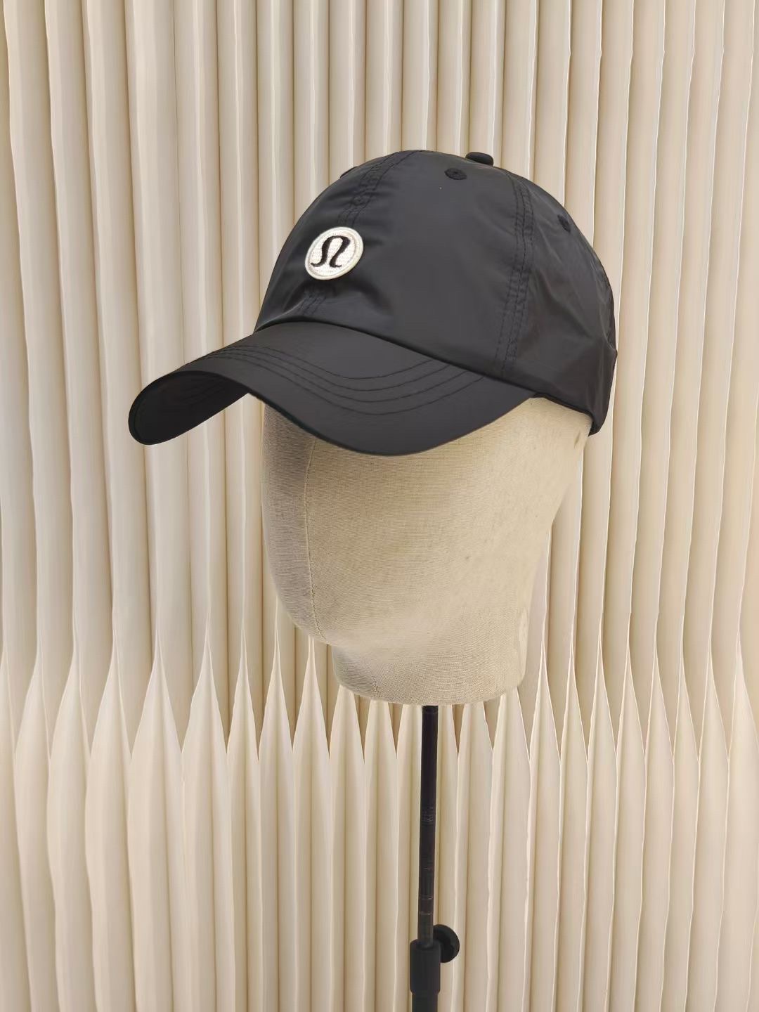 “LuLulem Dry Baseball Cap: Lightweight Design for Summer Comfort” - 图片 5