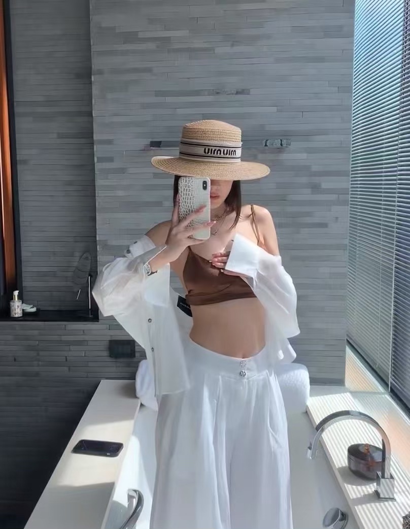 NO:221000,High-volume version!  No quality issues will be returned and exchanged!  New - Finally in stock Miumiu Lafite Flat Top Hat Exclusively Offered Live Guest Order Hat Fisherman Hat Baseball Hat Knitted Hats, Hats, Miumiu, espadrilles, hats19860909跑量高版本！无质量问题不退换！ 上新 —— 终于现货了miumiu拉菲草平顶帽 独家发售 直播客人订单款帽子渔夫帽棒球帽针织帽,帽子,miumiu,espadrilles,hats,hat