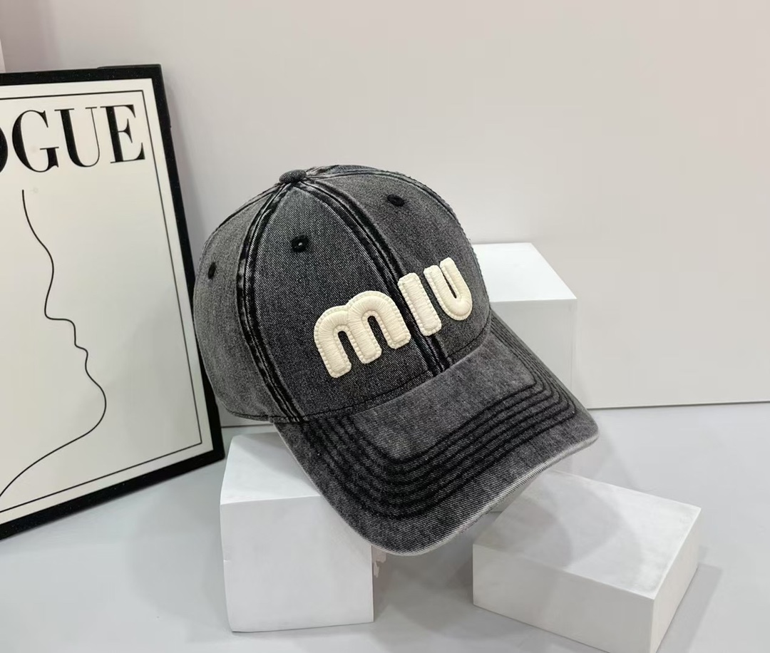 NO:221739,Running volume MiuMiu~New denim baseball cap Washed old denim baseball cap Newly launched washing buffalo series, casual and versatile wardrobe matching artifact hat Fisherman hat Baseball cap Knit hat, hat, miumiu, espadrilles, hats19860909跑量 MiuMiu～新款牛仔布棒球帽 水洗做旧牛仔布棒球帽 新推出洗水牛仔系列,休闲百搭 衣橱搭配神器帽子渔夫帽棒球帽针织帽,帽子,miumiu,espadrilles,hats,hat