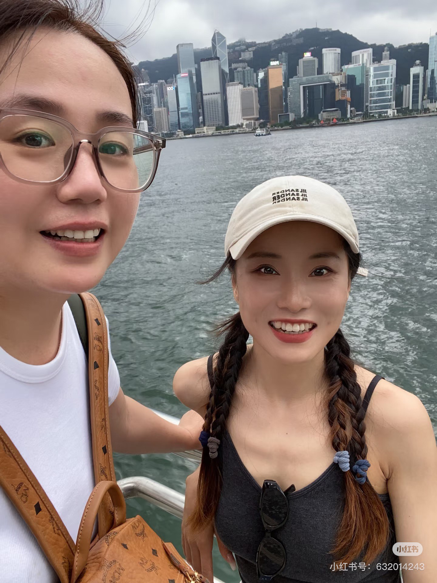 84 runs. jil sander pops a baseball cap. advanced color, same sex - 图片 8