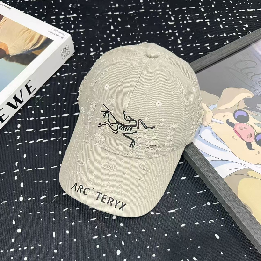 “Stylish Baseball Cap with Unique Design, Perfect for Casual or Sports Outfits” - 图片 5