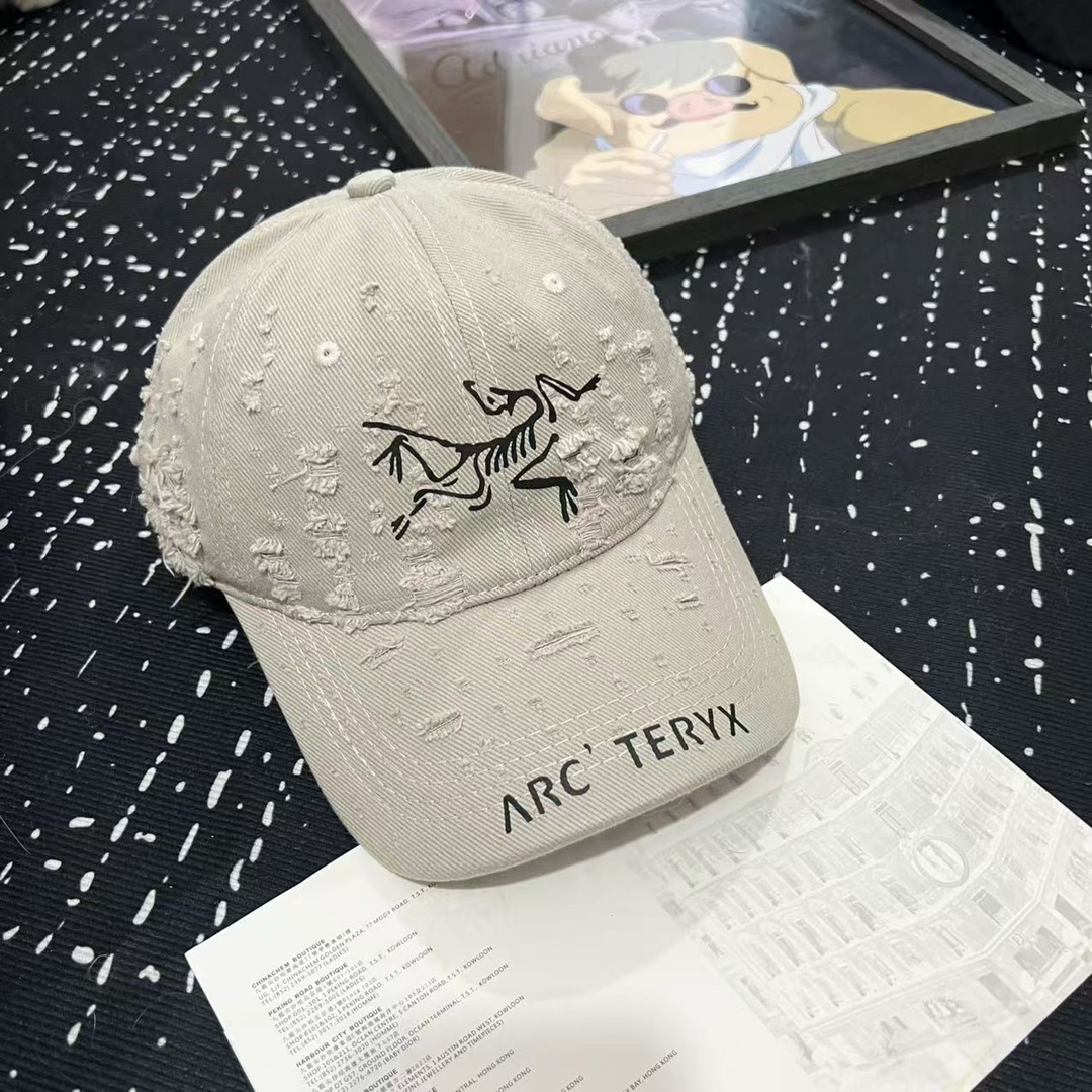 “Stylish Baseball Cap with Unique Design, Perfect for Casual or Sports Outfits” - 图片 6